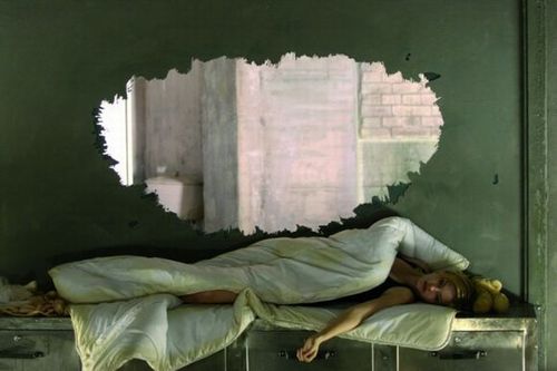 资料图片:惊悚片《囚禁》精彩剧照(5)