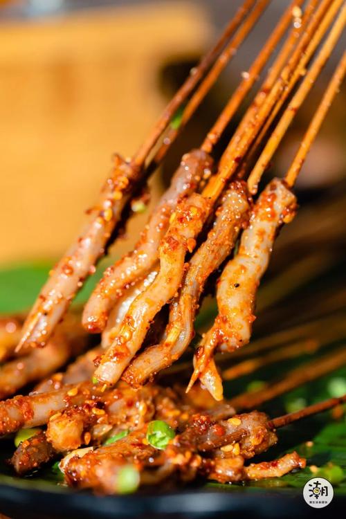 成都夜宵大佬放大招了,烤五花1份1元吃,烧烤8.8折!