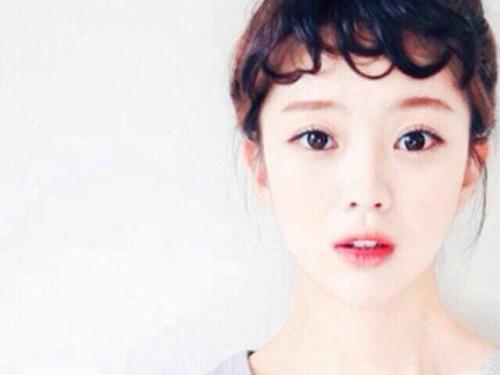 徐依依很努力的直播:吃意面