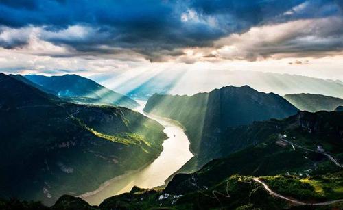 长江三峡美在巫峡,最美或许在此县城