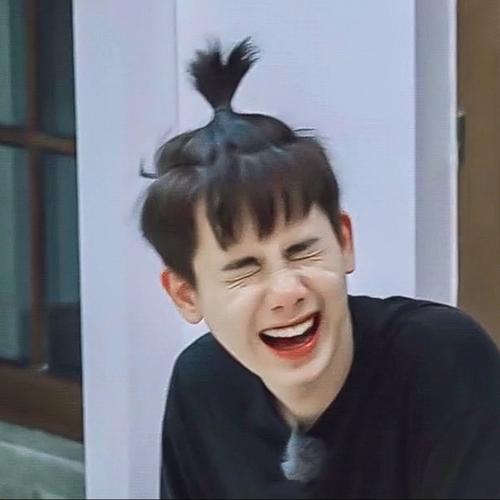 想求哈哈大笑的男生头像,笑得浮夸笑得开心笑得眼睛眯