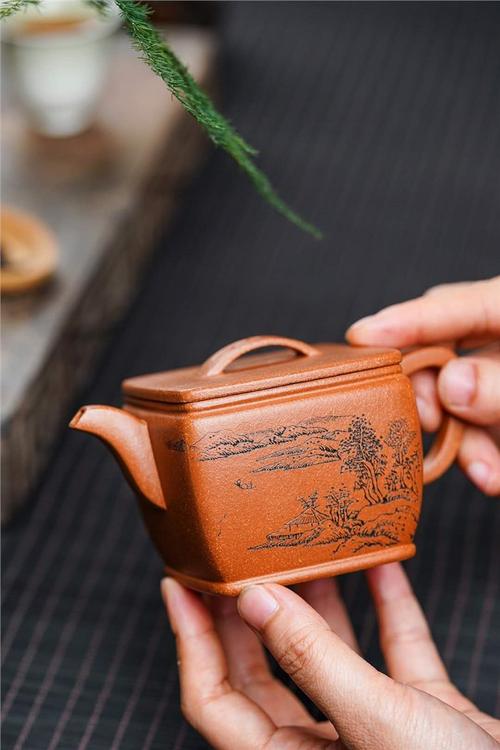 莫顺仙紫砂壶作品 黄金段泥四方汉瓦壶 200cc 国家级