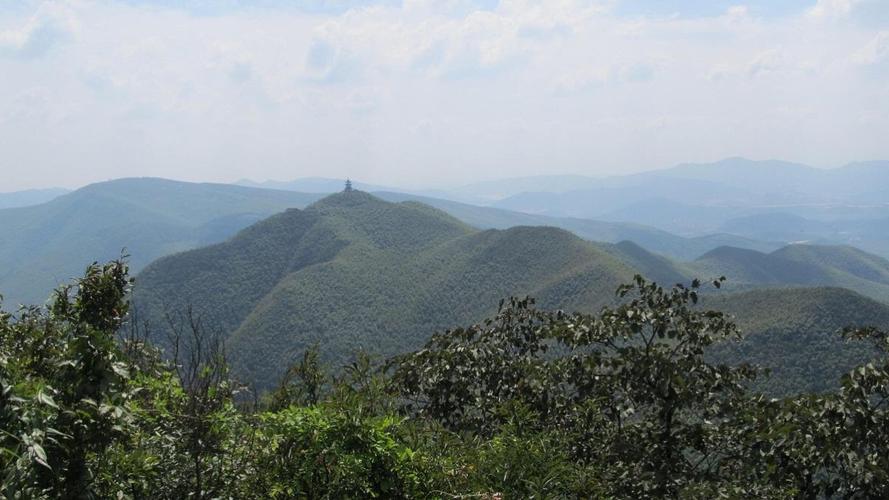 穿越宜兴竹海游召集 写美篇黄塔顶,是江苏宜兴第一高峰,也是苏南第一