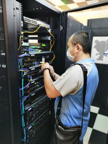 厦门电信员工于海沧教育局机房检修网络故障