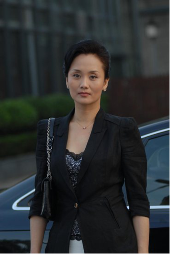 李颖的老公是个富商,叫金沙,俩人结婚多年感情依旧像热恋般甜蜜,女儿