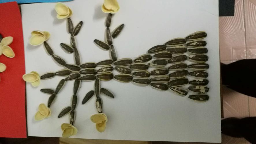 如:瓜子壳,开心果壳,棉花签,方便纸杯等,在孝感手工达人李艳霞的手中