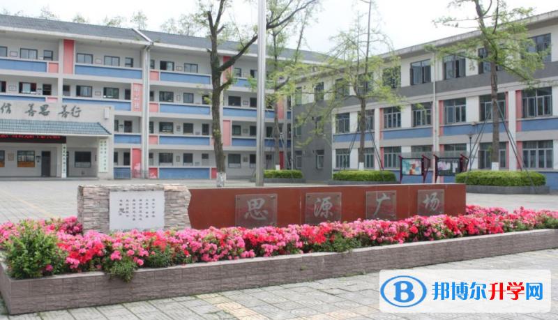 彭州市通济中学2022年学费收费多少