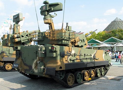 连装発射机2基を飞虎の30mm机関炮上部に搭载した改良型の开発を进め