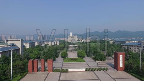 重庆师范大学大门航拍_1920x1080_高清视频素材下载