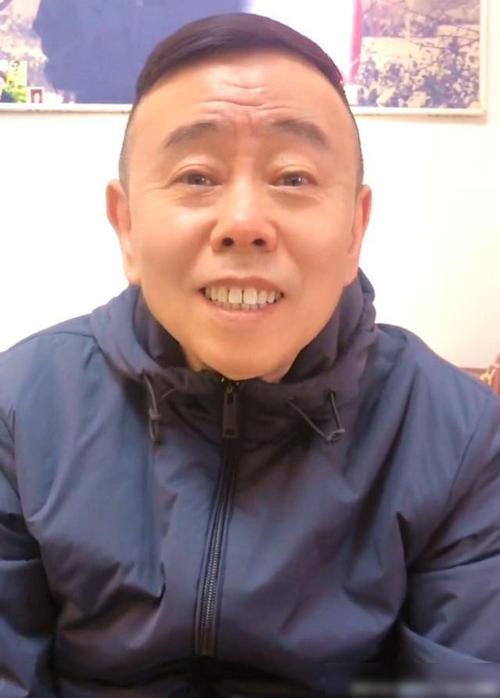 魏三"戏弄"师父潘长江?直播与潘长江连麦叫他儿子