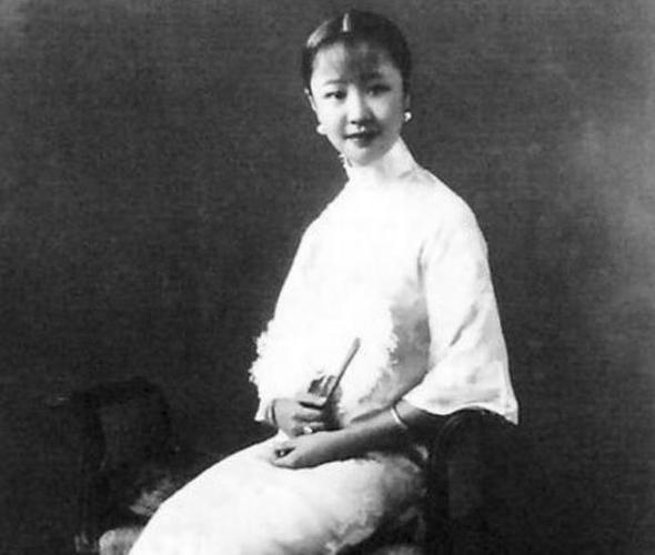 格格王敏彤:年近50示爱溥仪遭拒,后因吃饺子被噎致死