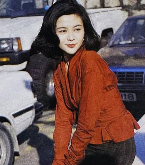 58岁关之琳年轻时美照眼大大好精灵