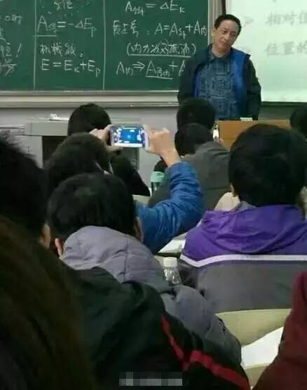 除了上面那个悲哀的同学外,其实还有下面这样的奇葩