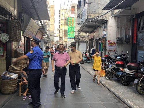 区检察院检察长王若带队深入府城街道开展社会文明大行动常态化巡查