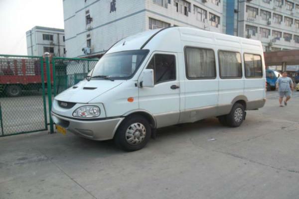 【上海】2007年10月 依维柯 都灵v 17座 白色 手动挡