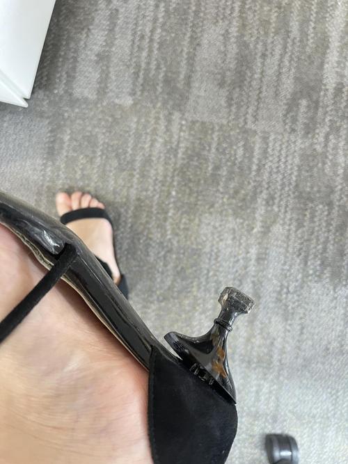 求助!鞋跟掉了怎么办