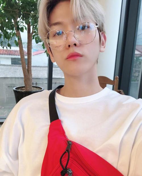 精选边伯贤自拍:帅帅的伯贤