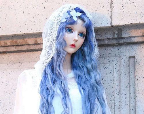 "真人芭比"迪丽拉,素颜聚餐,全程提拉眼角,不吃不喝神操作