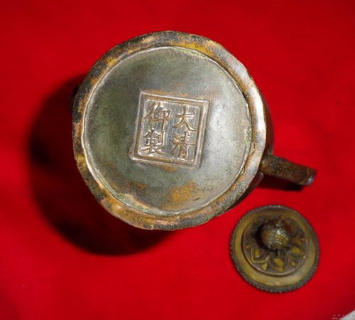 民仿【大清御制】款精制老铜壸!有钱的人用品!