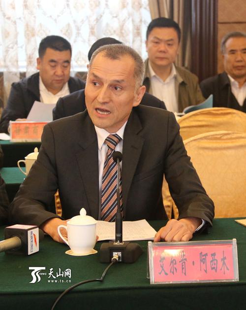 新疆宝科达男科医院董事长艾尔肯·阿西木发言.