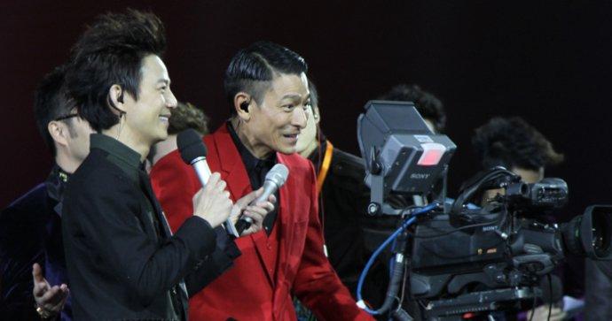 刘德华2013湖南跨年精彩瞬间 跨零点嗨爆全场