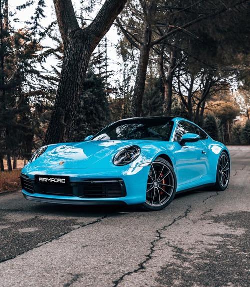 全新保时捷911迈阿密蓝色的外观