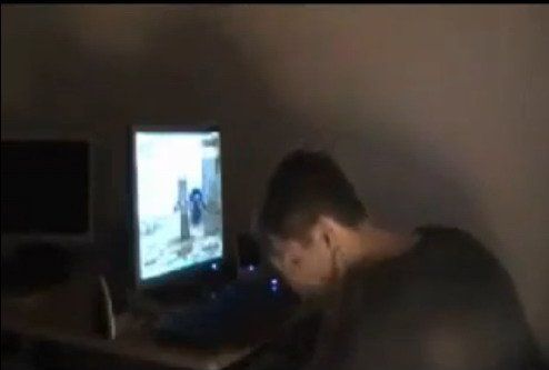 女孩删除男友魔兽账号 玩家发怒砸坏电脑