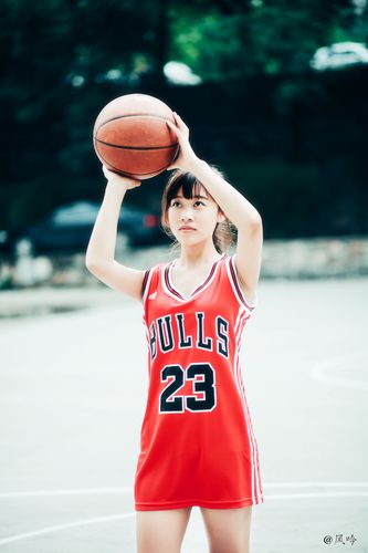 标题:篮球女孩