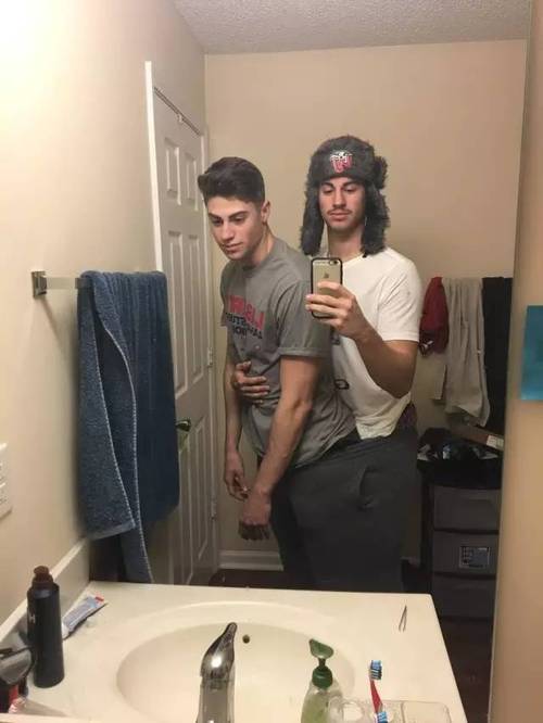 男生怎样自拍显丁丁大?看完已经无法直视了.