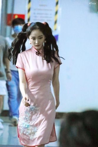 绝了杨幂旗袍双马尾造型录综艺身材凹凸有致