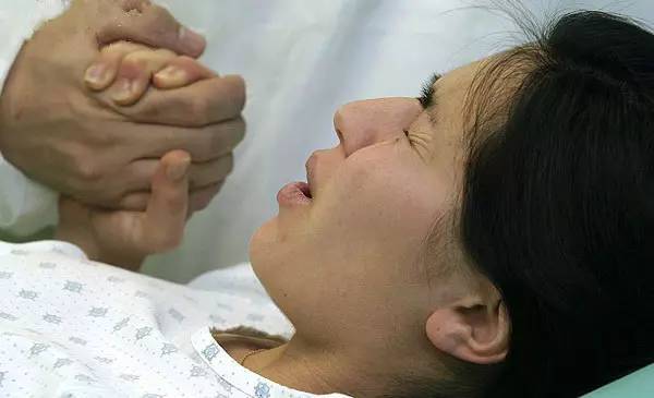 前段时间,在温州一家医院有6位爸爸就通过分娩疼痛体验仪,切身去