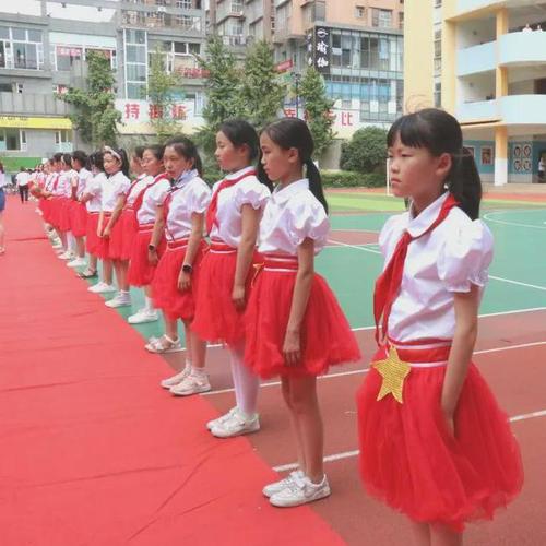 师恩难忘扬帆远航广元市利州区嘉陵小学举行毕业典礼