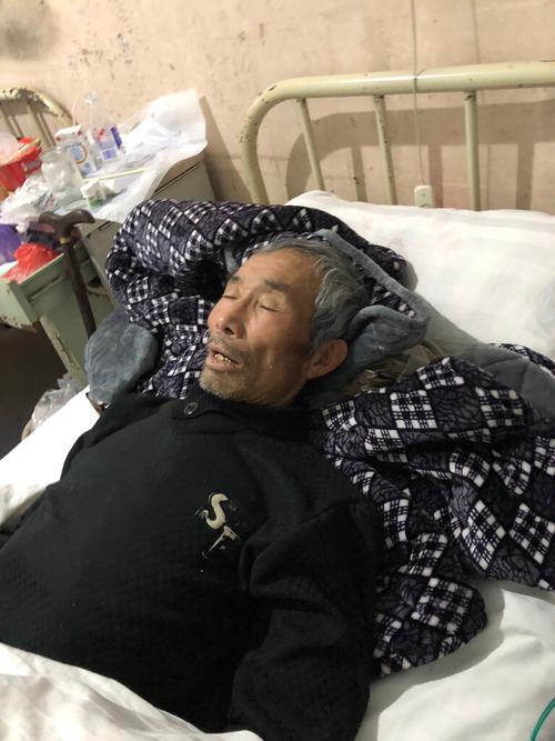 几个老婆现在病重同父异母的哥哥不管他都是我伺候现在老人去世很伤心