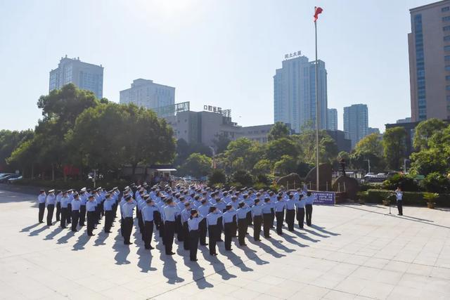 颂祖国护平安上虞公安举行升国旗宣誓仪式