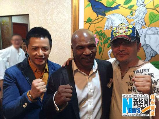 5月7日下午,段奕宏在微博晒出了一张与拳王泰森以及演员安泽豪的合影