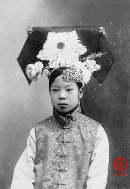 老照片:溥仪与婉容,文绣在紫禁城的生活,玩奢侈品打发