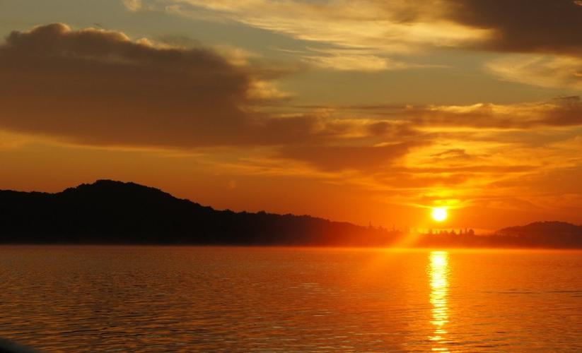 戊戌年 节后:己亥年 节气:冬至节气 八字:己亥丙子癸巳 五行:土水火水