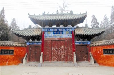 两程故里为宋代理学家程颢,程颐两兄弟的故居,位于嵩县田湖镇程村,距