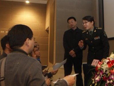 中央电视台特约军事评论员李莉"科技人文大讲坛"精彩开讲