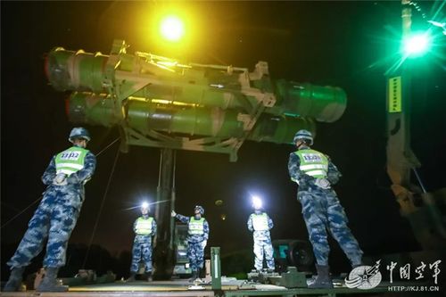 中部战区空军地空导弹兵某旅深入研究夜间作战的新"招数"