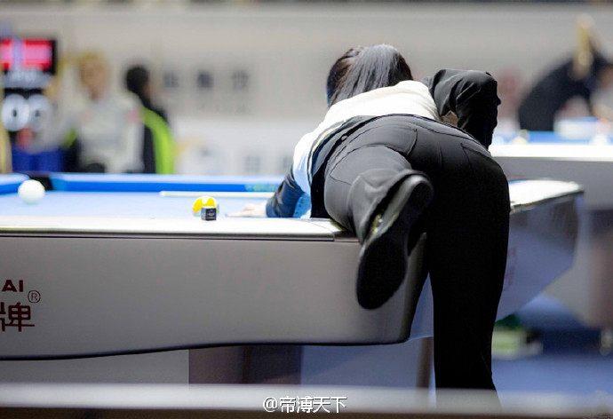 潘晓婷的紧身裤袋会凹凸起来原来藏着这小玩意