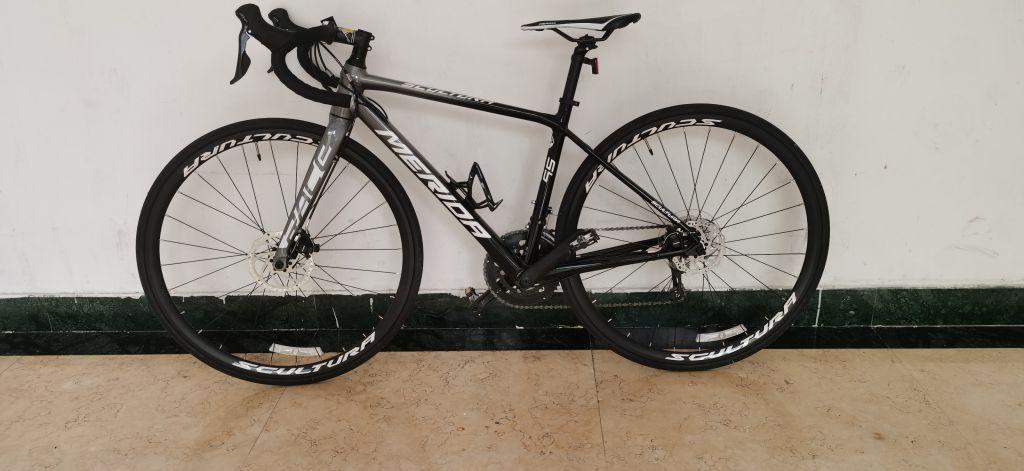 不知道这里有没有玩公路自行车的出辆斯特拉95d