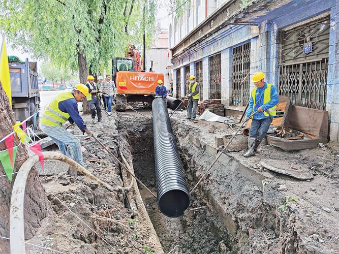 加快补齐城市排水和污水处理设施短板,尽快实现污水管网全覆盖,全收集