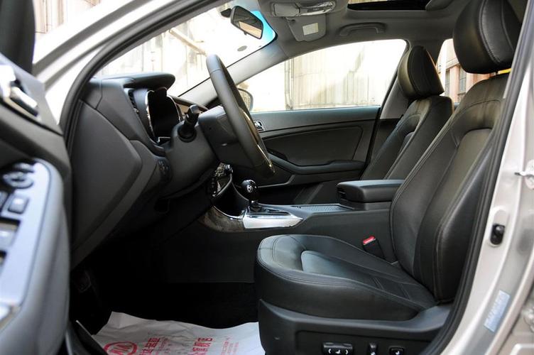 起亚k5 2011款 2.0l at gls 内饰