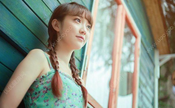 的胸部以及开始发育了,在这个年龄的时候胸围大小多少才是正常的呢?