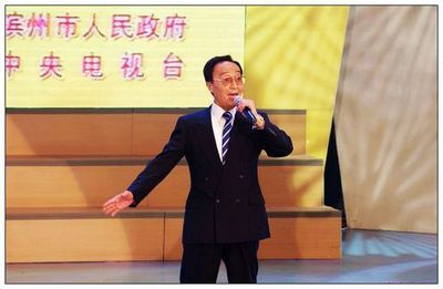 晚会上,中国京剧院揭牌正式更名为中国国家京剧院,所属