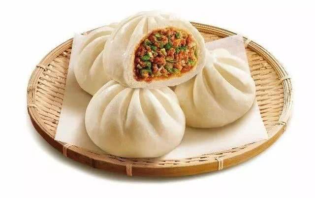 生抽适量;蚝油适量;葱白3段;白胡椒适量;植物油适量;水适量; 猪肉大葱