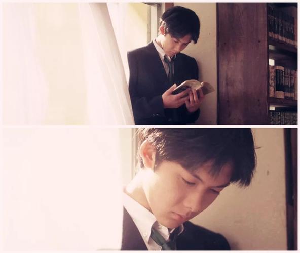 柏原崇倚着窗台看书,不敢直面女孩羞涩的目光,那封迟到多年的信夹杂在