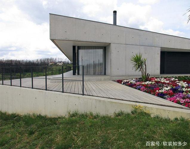 该地块位于葡萄牙莫塔瓜县的阿尔马辛哈,从对角线可以看到阿圭拉大坝