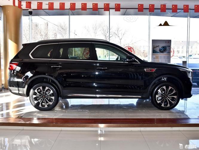 外观大气配置高 小哥带你一起看红旗hs7